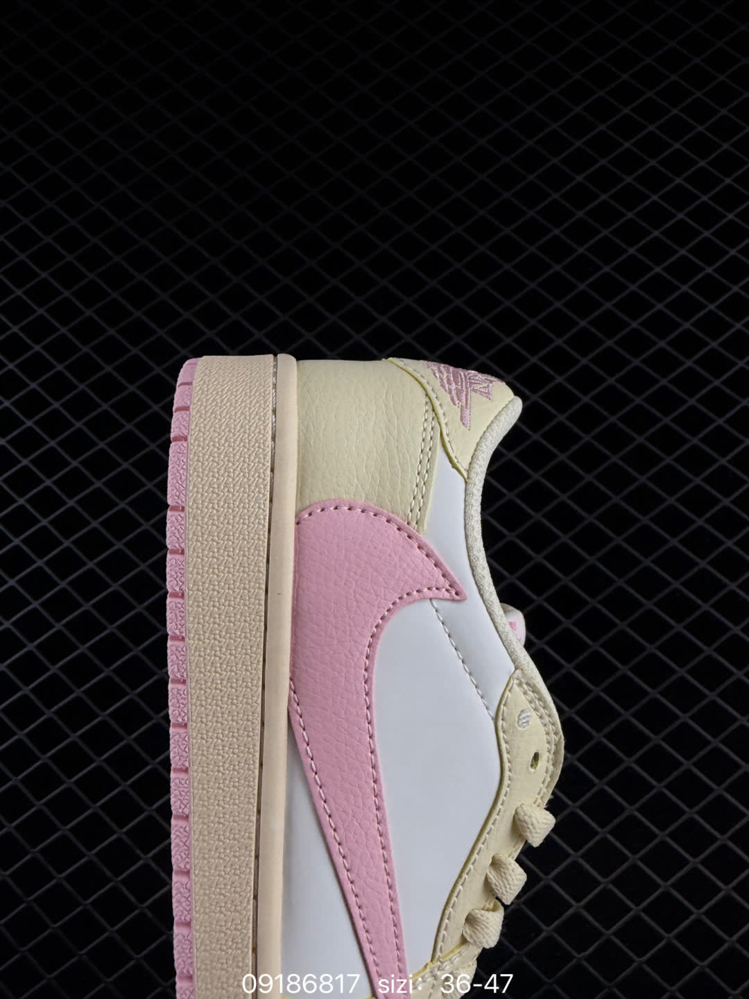 Travis Scott x Air Jordan 1 Low-IQ7604-100